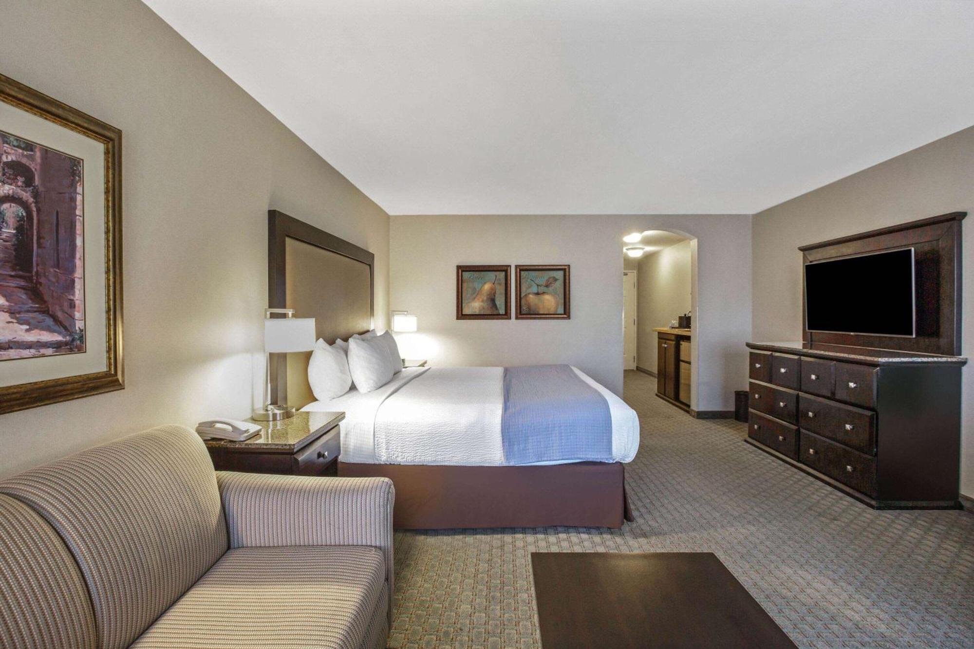 La Quinta By Wyndham Paso Robles Hotel Exterior photo